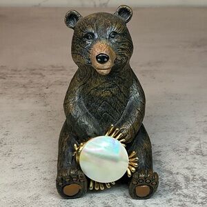 Jonette JJ Rare Vintage Gold Tone and Iridescent Mother-of-Pearl Accent Brooch